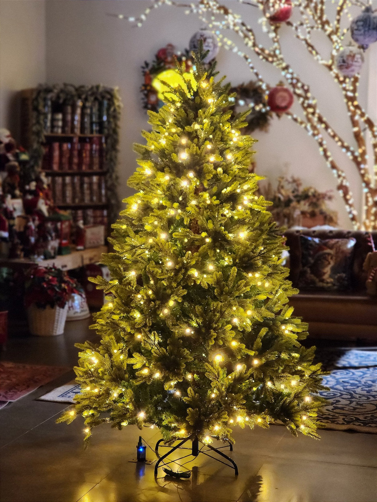 ÁRVORE REALISTA PINHEIRO BASIC 867 GALHOS COM 320 LEDS BICOLOR 1,80CM COM CONTROLE REMOTO