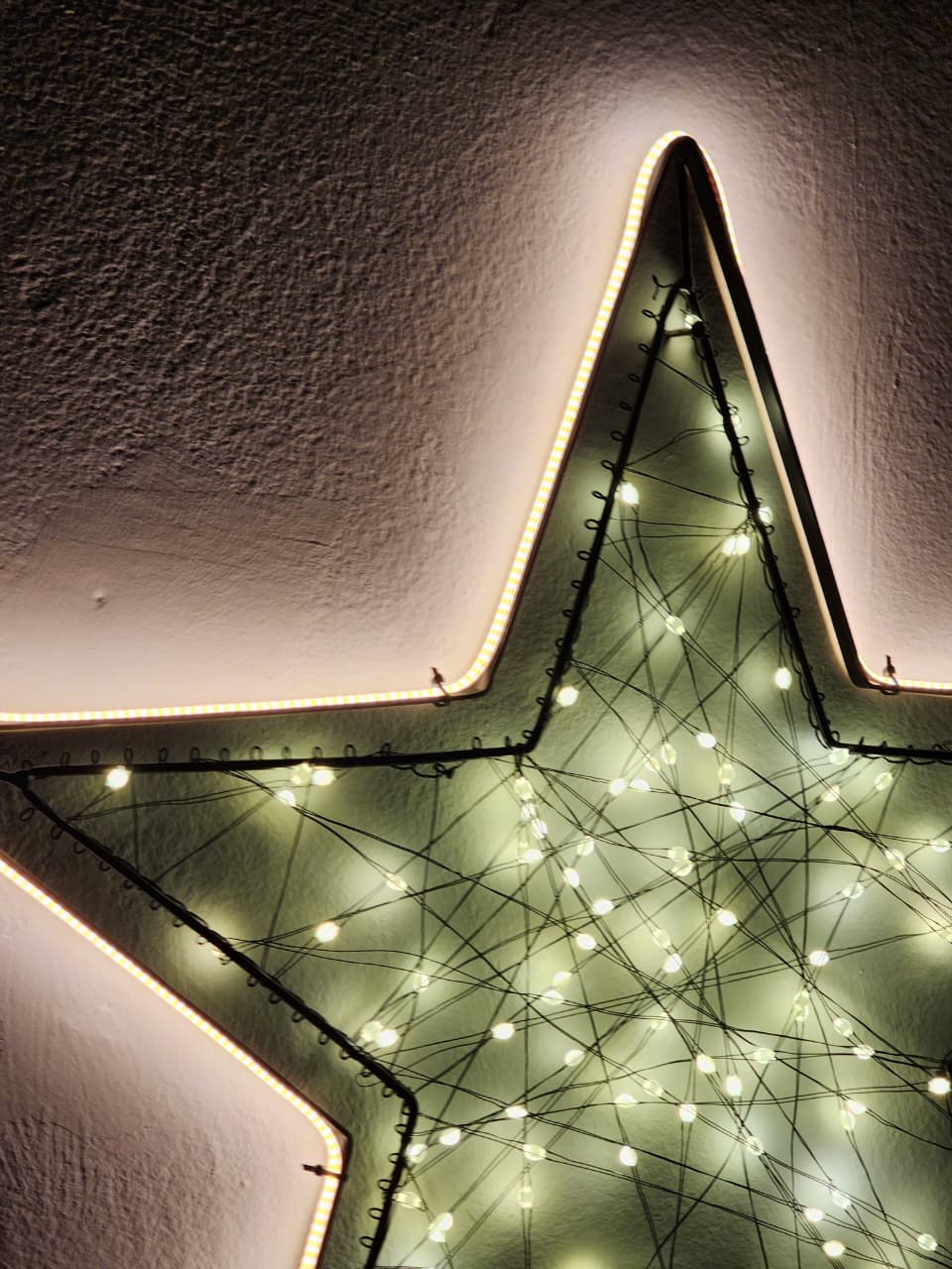ESTRELA DECORATIVA COM LED WARM USO INTERNO E EXTERNO 35CM BIVOLT