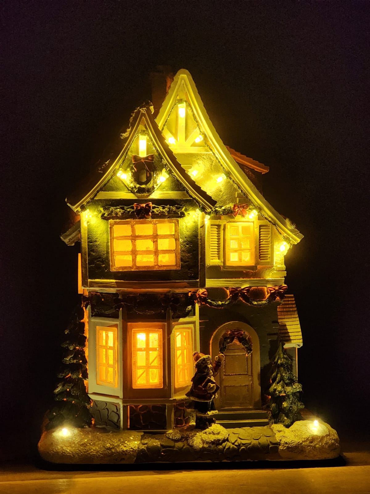 CASA NATALINA MUSICAL COM LUZ EM RESINA 28CM