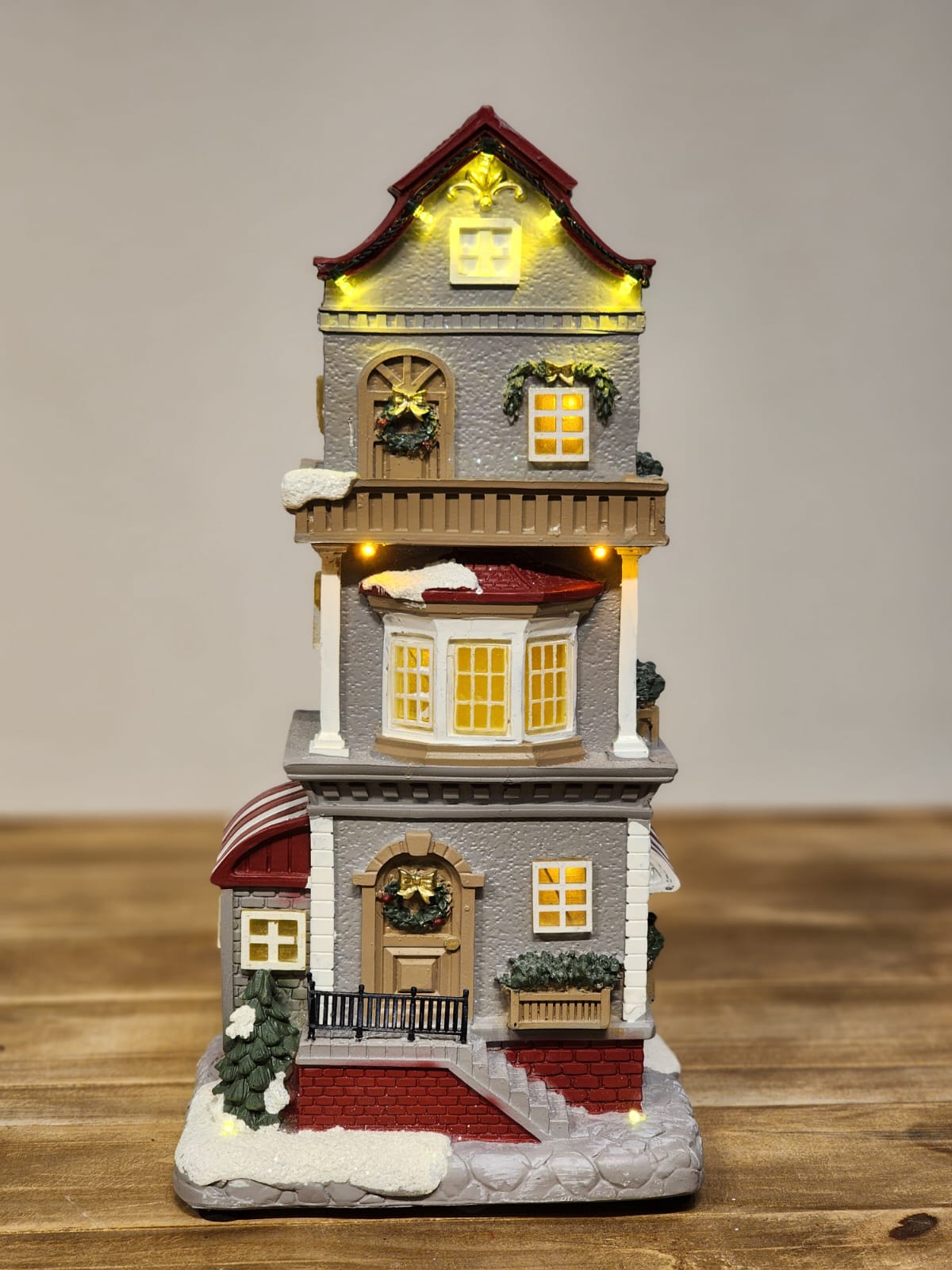 CASA NATALINA MUSICAL COM LUZ EM RESINA 36CM