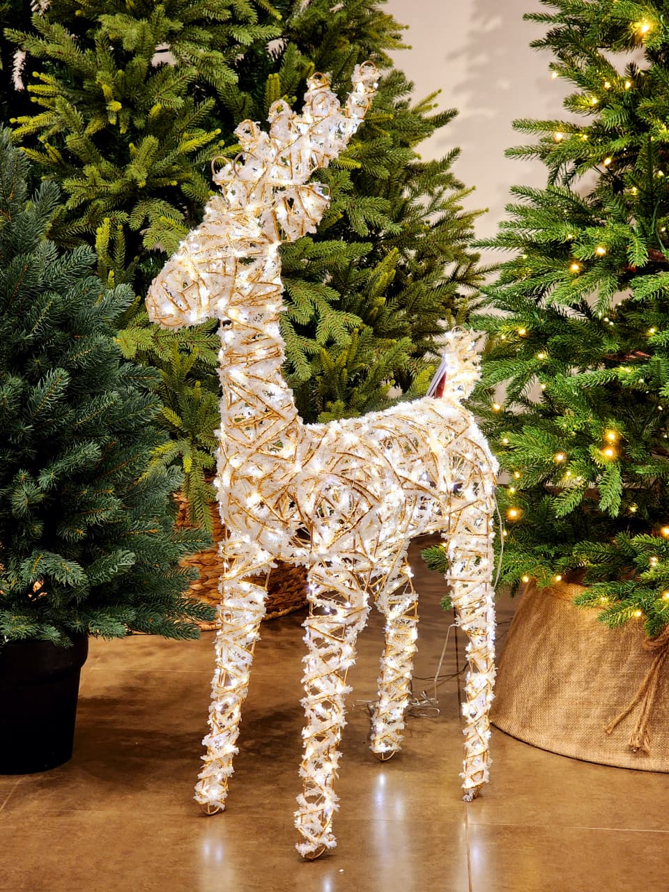 RENA EM PÉ ARAMADA COM 720 LEDS WARM BRANCA 84CM